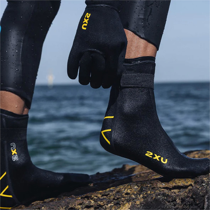 2024 2XU Propel Neoprene Swim Booties UW7023e - Black / Ambition